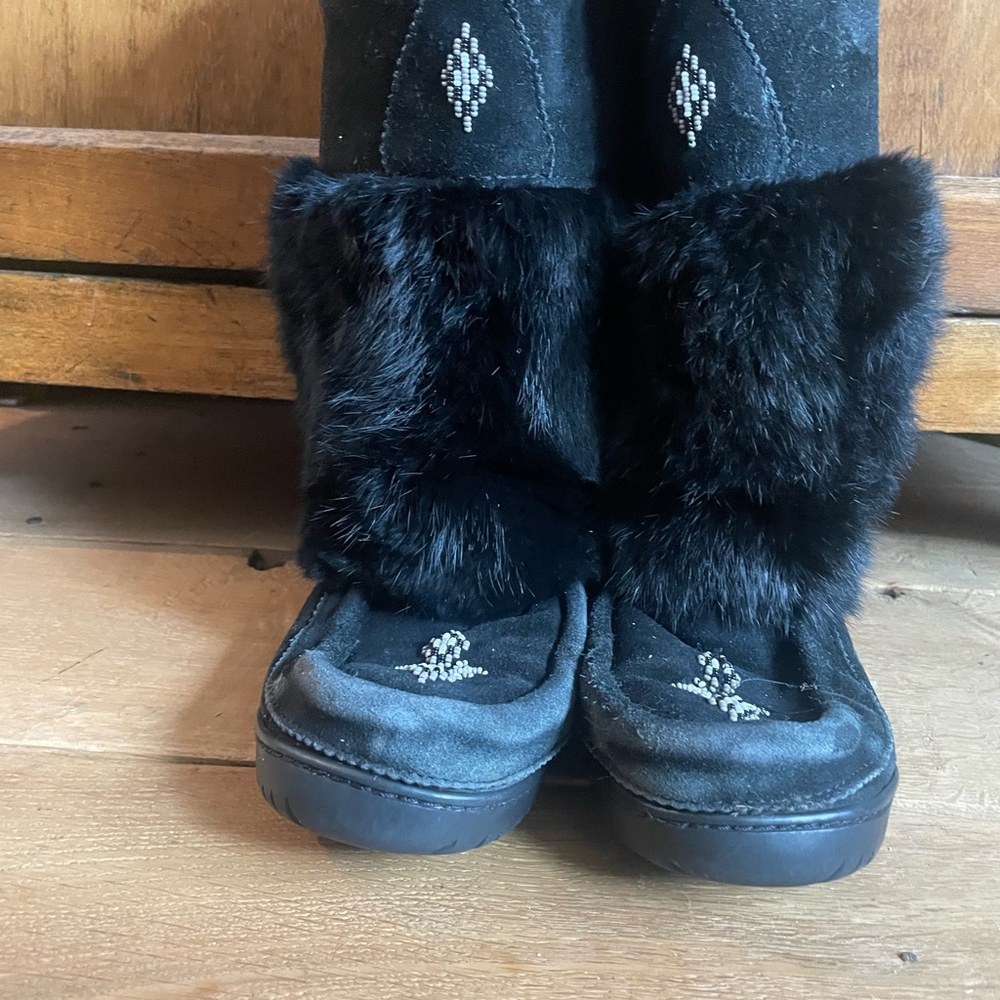 MANITOBAH MUKLUKS - fur lined (9 WMN)